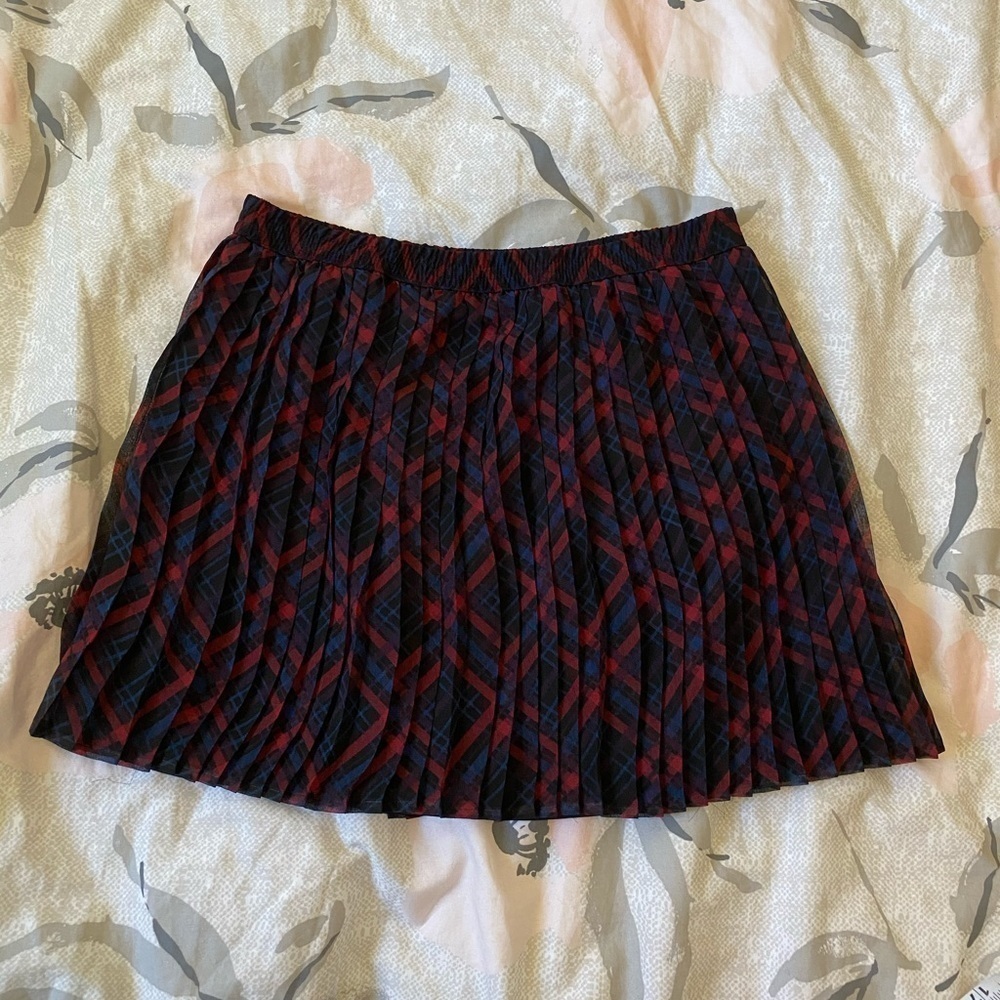 Forever 21 pleated / checked mini skirt size M